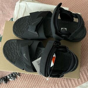 Nike ACG air deschutz womens size :6.5 new